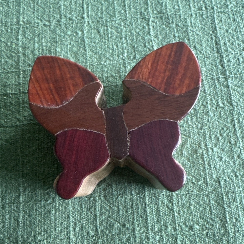 VTG. Butterfly Hand Carved Wood Puzzle Jewelry/Trinket Box 3"‎ Width X 2" Height
